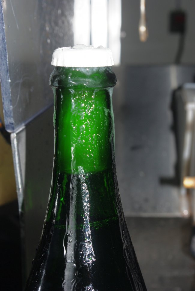 Champagne Emilien FRESNE - Congélation du col de la bouteille